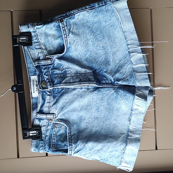 Reformation Charlie Cuffed High Rise Jean Shorts 26 - Picture 4 of 8